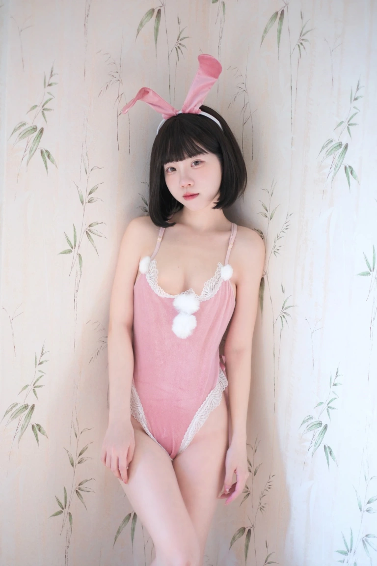 可可小白兔《純慾兔女郎&濕身死庫水》主题写真：78张全套美图