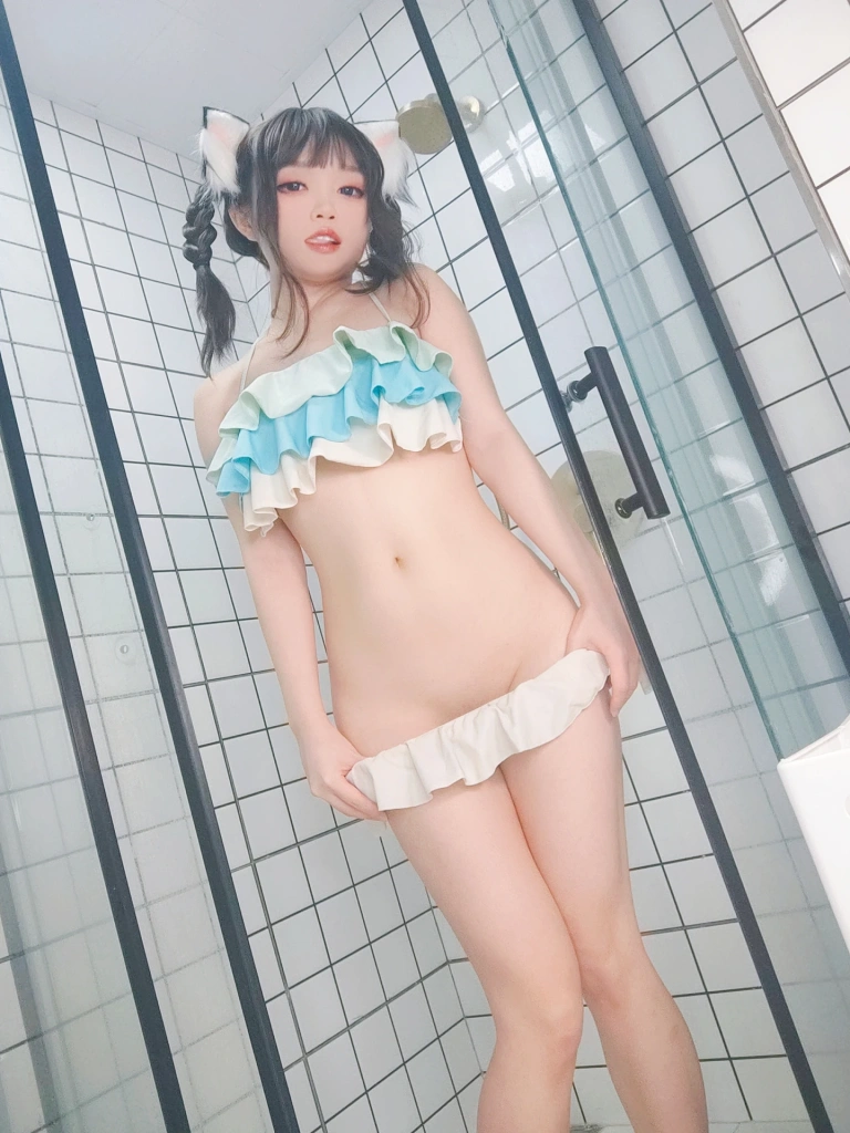神沢永莉《ckt浴室蓝白泳衣辫子》主题写真：70张全套美图