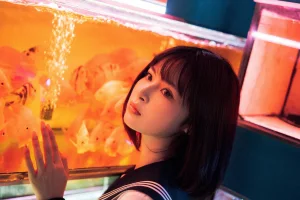 河豚抚子《金鱼jk》主题写真：25张全套美图