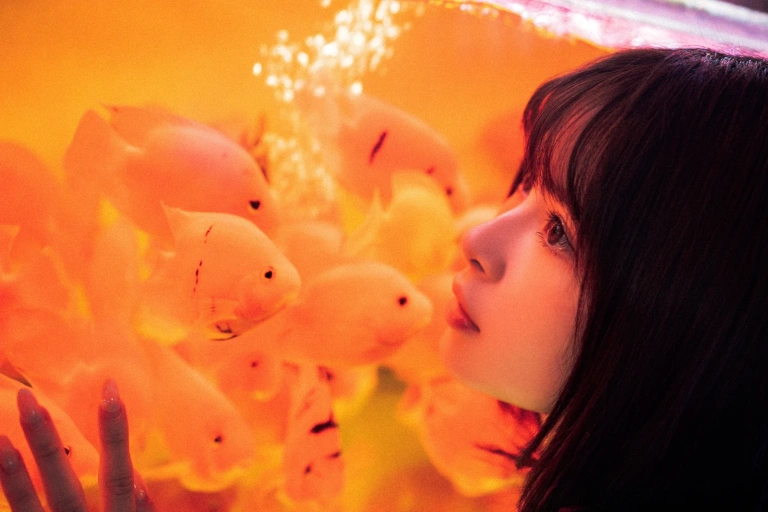 河豚抚子《金鱼jk》主题写真：25张全套美图