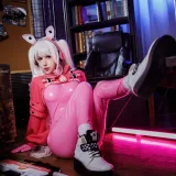 仙女月《NIKKE 胜利女神 爱丽丝》主题写真：22张全套美图