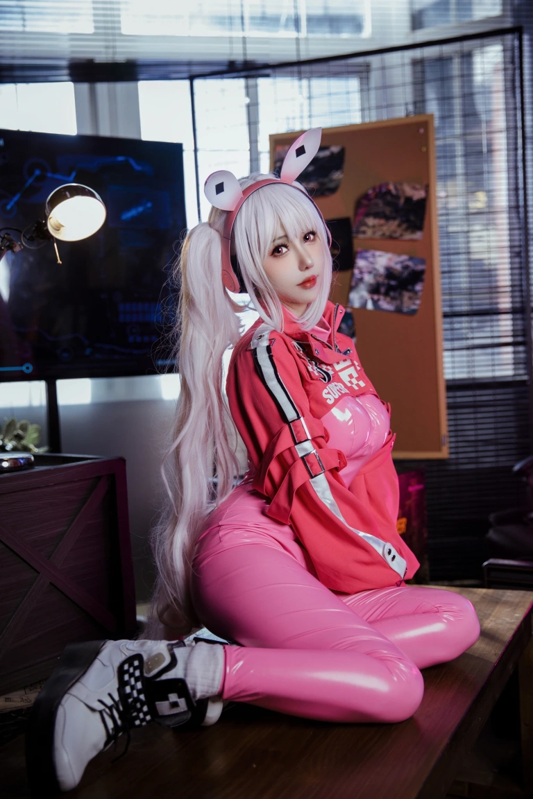 仙女月《NIKKE 胜利女神 爱丽丝》主题写真：22张全套美图