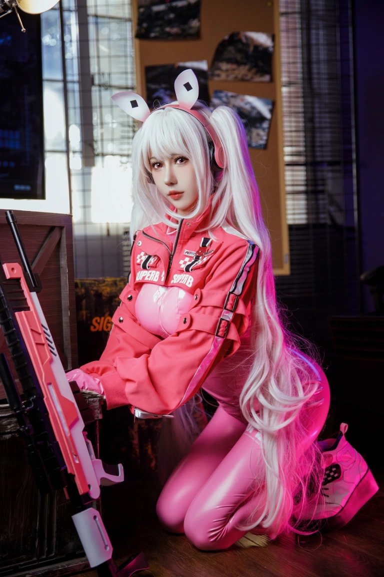 仙女月《NIKKE 胜利女神 爱丽丝》主题写真：22张全套美图