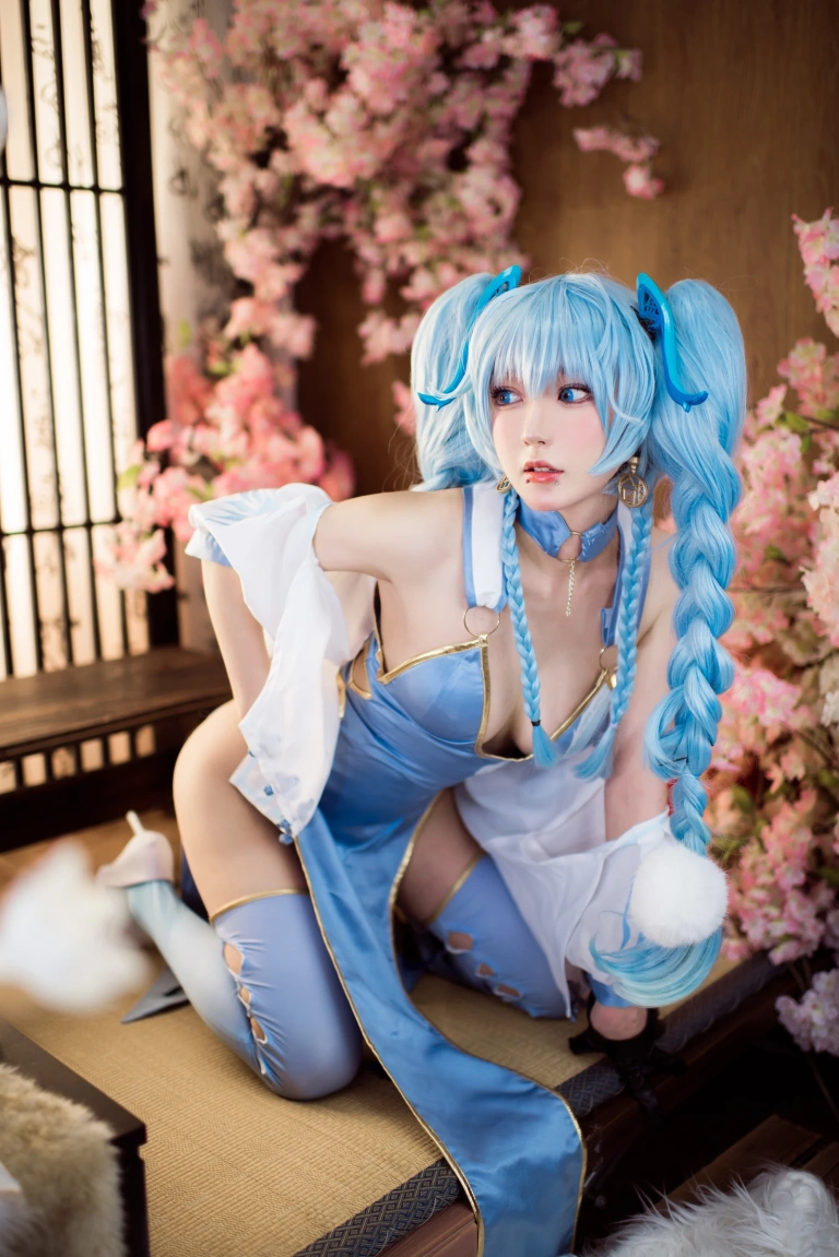 阿包也是兔娘《少女前线 PA15翠雀媚》主题写真：31张全套美图