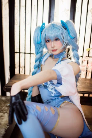 阿包也是兔娘《少女前线 PA15翠雀媚》主题写真：31张全套美图