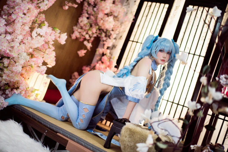 阿包也是兔娘《少女前线 PA15翠雀媚》主题写真：31张全套美图