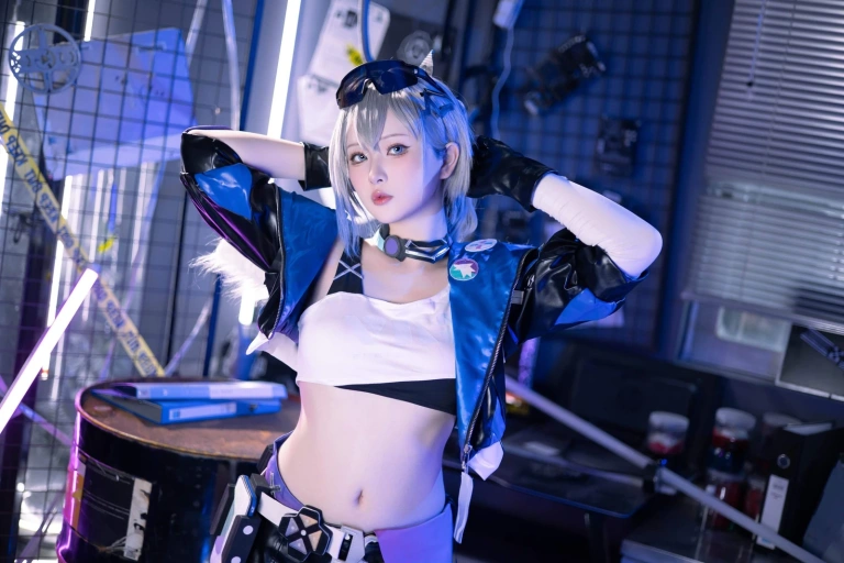 屿鱼《[Patreon] 2023年09月套图会员合集》主题写真：36张全套美图
