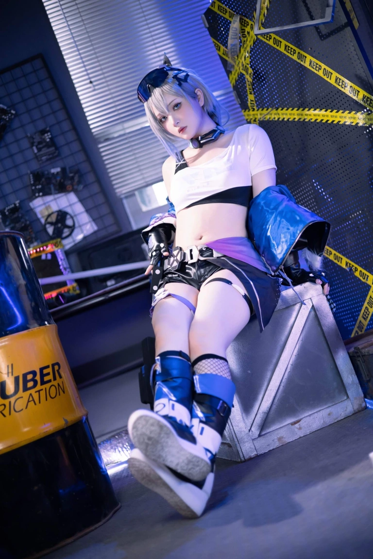 屿鱼《[Patreon] 2023年09月套图会员合集》主题写真：36张全套美图