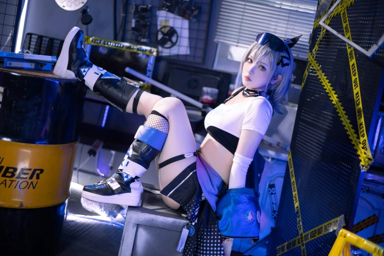 屿鱼《[Patreon] 2023年09月套图会员合集》主题写真：36张全套美图