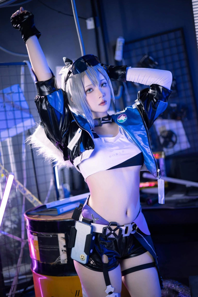 屿鱼《[Patreon] 2023年09月套图会员合集》主题写真：36张全套美图