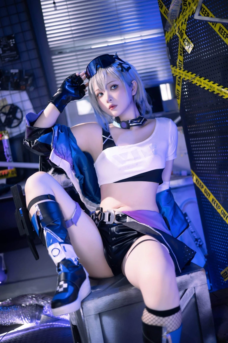 屿鱼《[Patreon] 2023年09月套图会员合集》主题写真：36张全套美图
