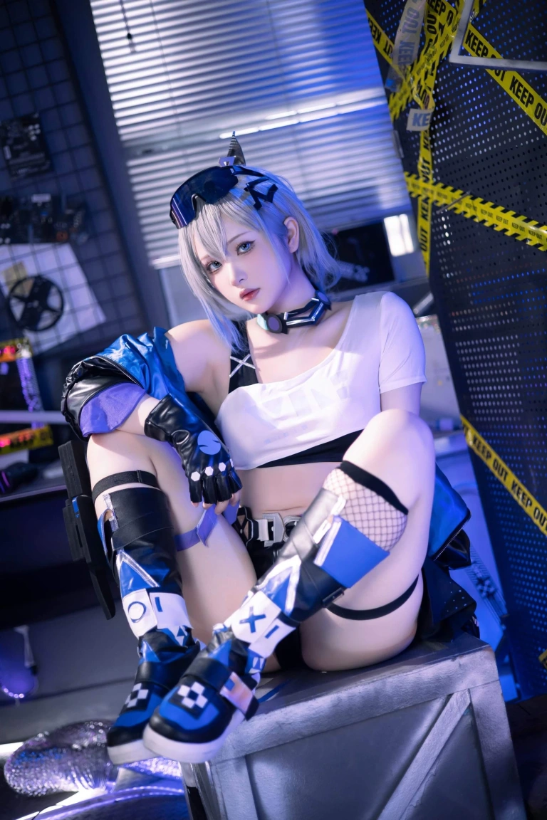屿鱼《[Patreon] 2023年09月套图会员合集》主题写真：36张全套美图