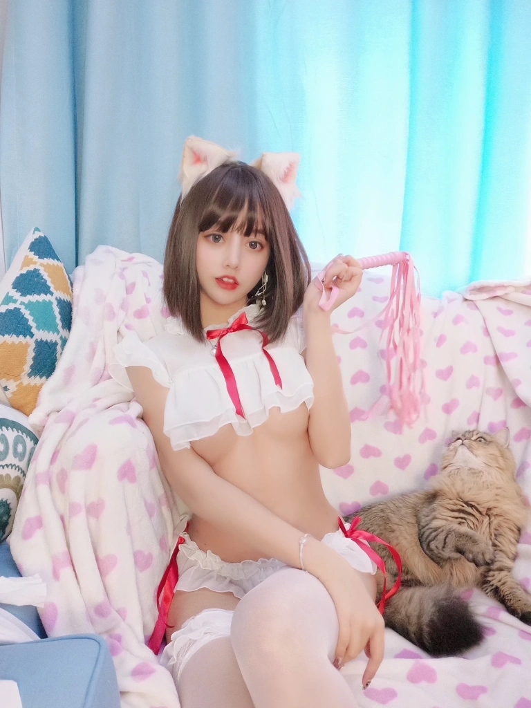 过期米线线喵《粉耳SM》主题写真：14张全套美图