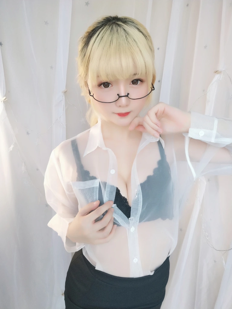 星之迟迟《VOL.11 今晚加班包》主题写真：59张全套美图
