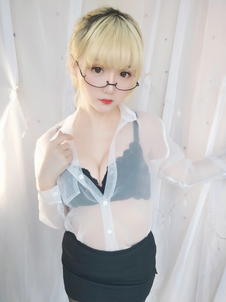 星之迟迟《VOL.11 今晚加班包》主题写真：59张全套美图