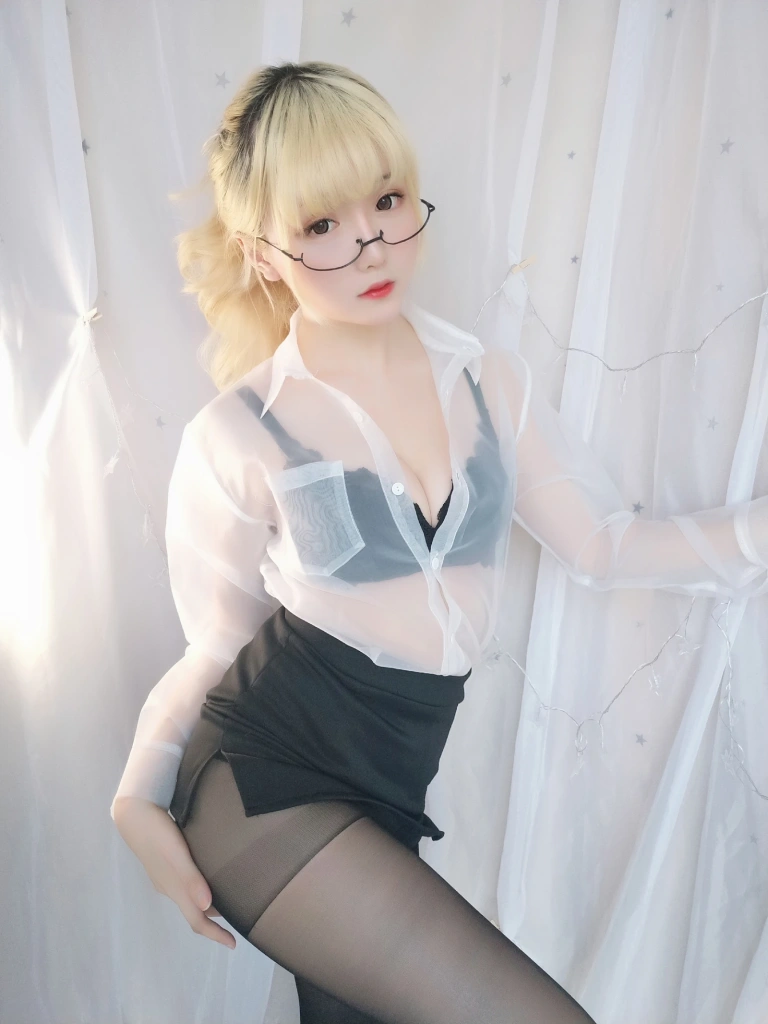 星之迟迟《VOL.11 今晚加班包》主题写真：59张全套美图