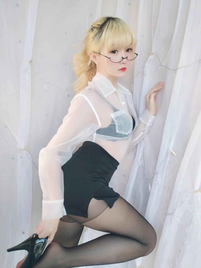 星之迟迟《VOL.11 今晚加班包》主题写真：59张全套美图