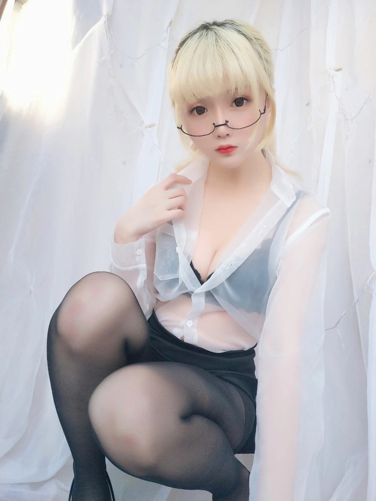 星之迟迟《VOL.11 今晚加班包》主题写真：59张全套美图