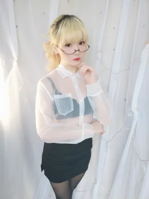 星之迟迟《VOL.11 今晚加班包》主题写真：59张全套美图