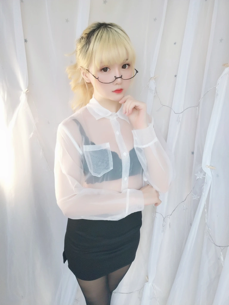 星之迟迟《VOL.11 今晚加班包》主题写真：59张全套美图