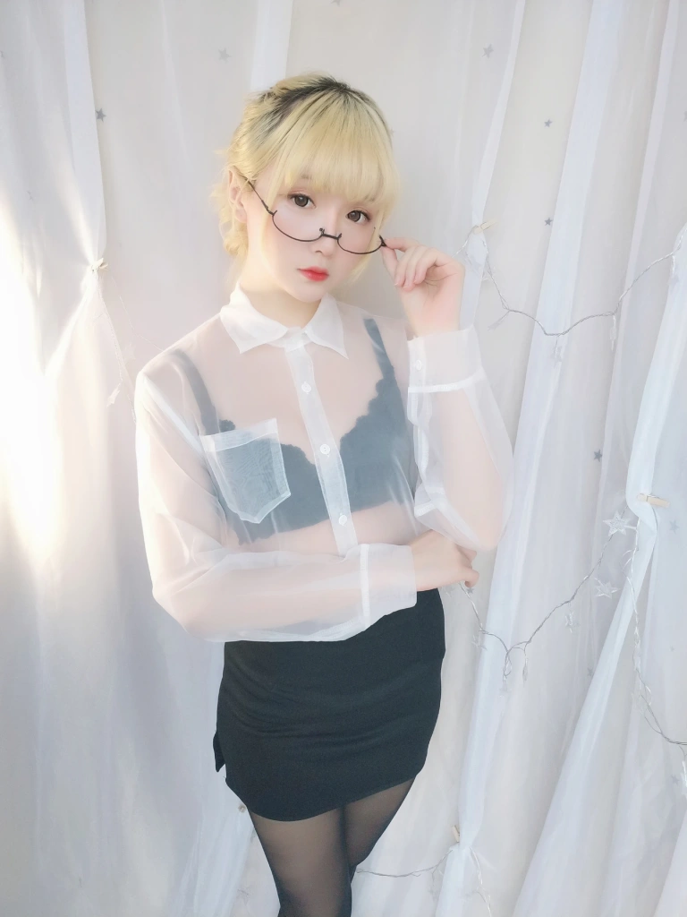 星之迟迟《VOL.11 今晚加班包》主题写真：59张全套美图