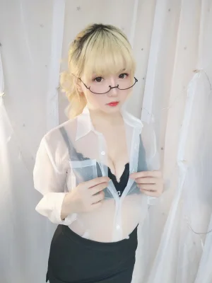星之迟迟《VOL.11 今晚加班包》主题写真：59张全套美图