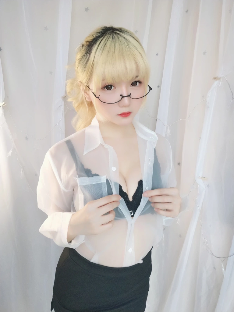 星之迟迟《VOL.11 今晚加班包》主题写真：59张全套美图