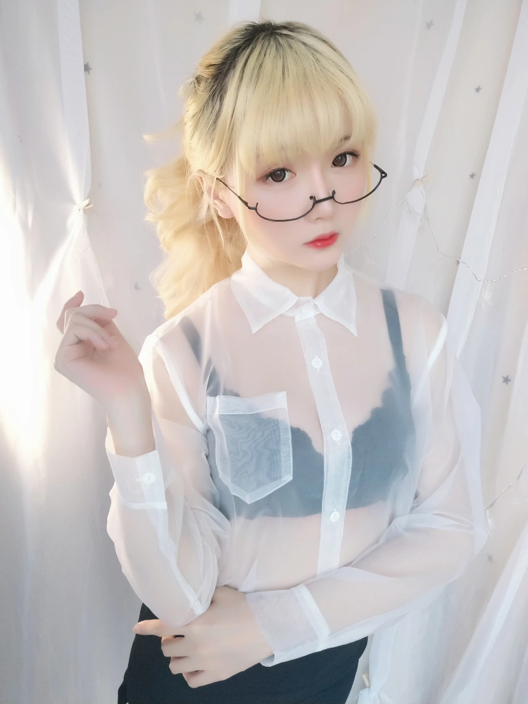 星之迟迟《VOL.11 今晚加班包》主题写真：59张全套美图