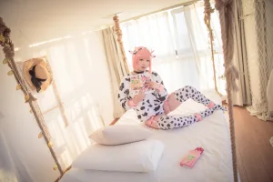皮皮奶《奶牛包》主题写真：111张全套美图