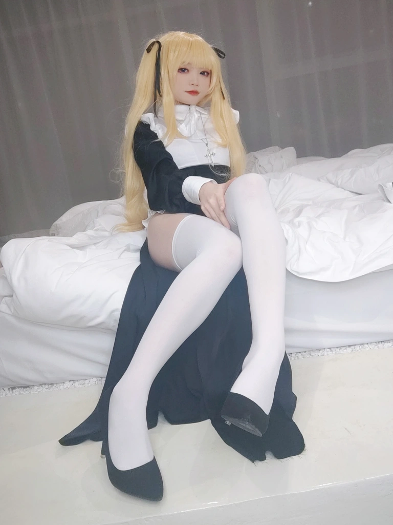 神沢永莉《英梨梨修女自拍》主题写真：129张全套美图