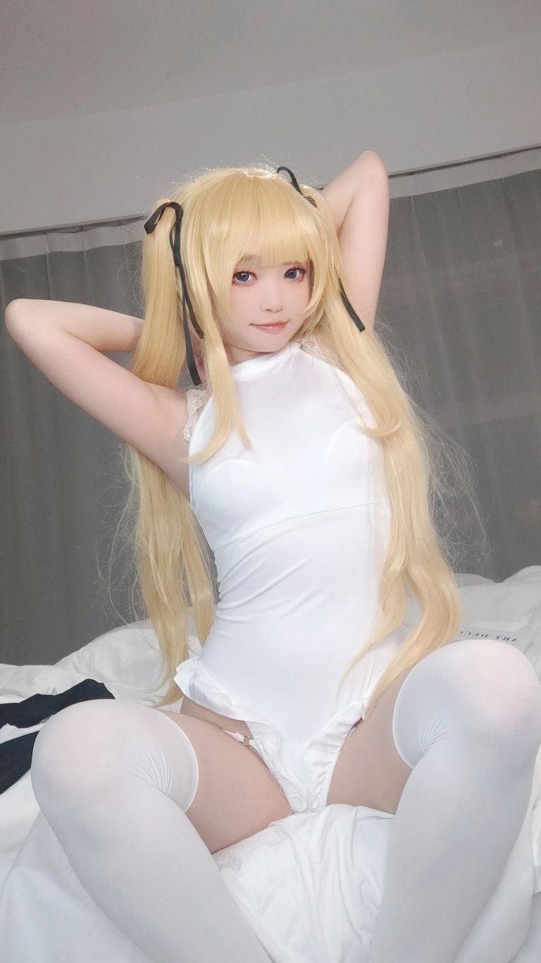 神沢永莉《英梨梨修女自拍》主题写真：129张全套美图