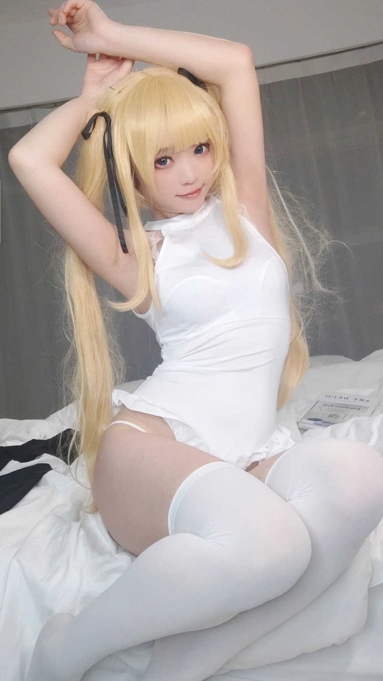 神沢永莉《英梨梨修女自拍》主题写真：129张全套美图
