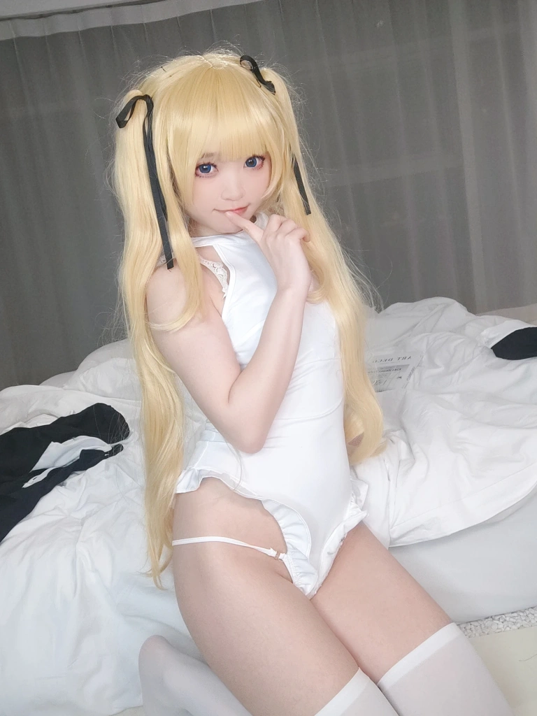 神沢永莉《英梨梨修女自拍》主题写真：129张全套美图