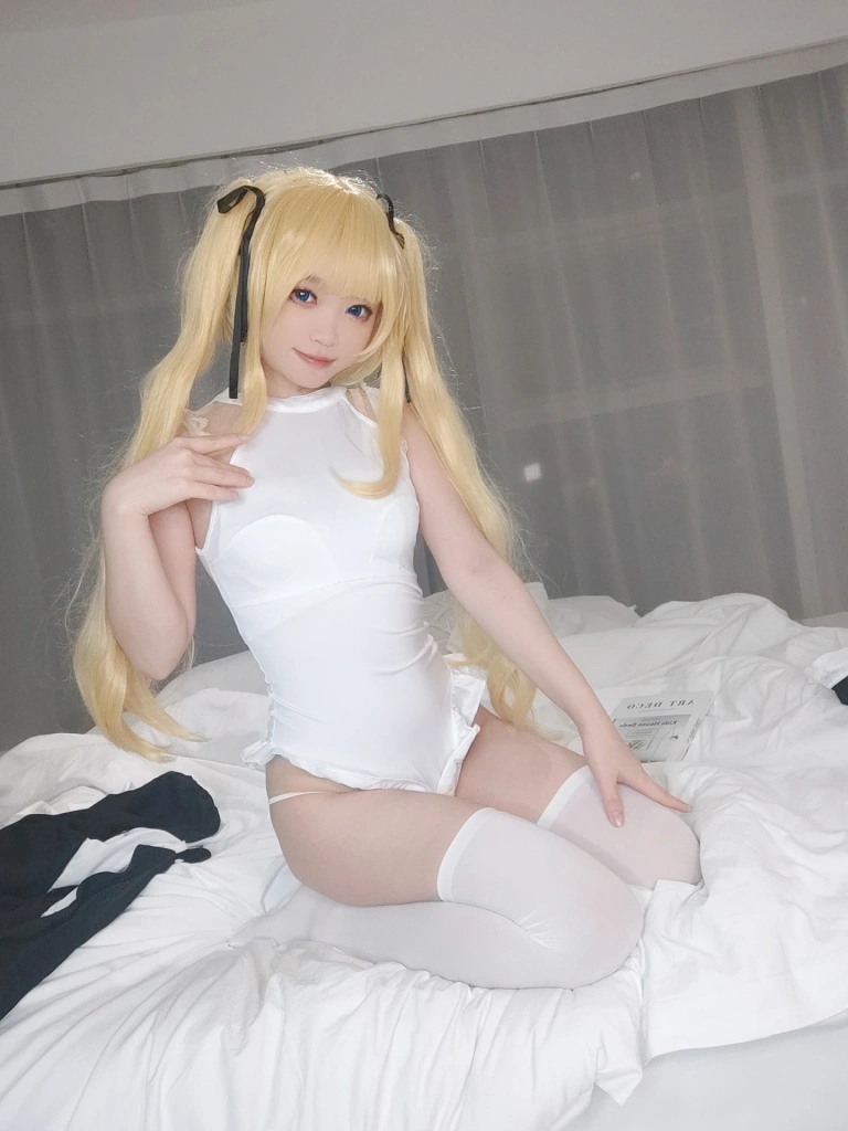 神沢永莉《英梨梨修女自拍》主题写真：129张全套美图
