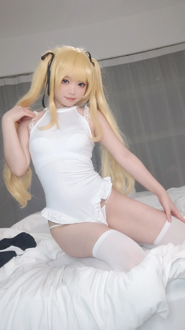 神沢永莉《英梨梨修女自拍》主题写真：129张全套美图