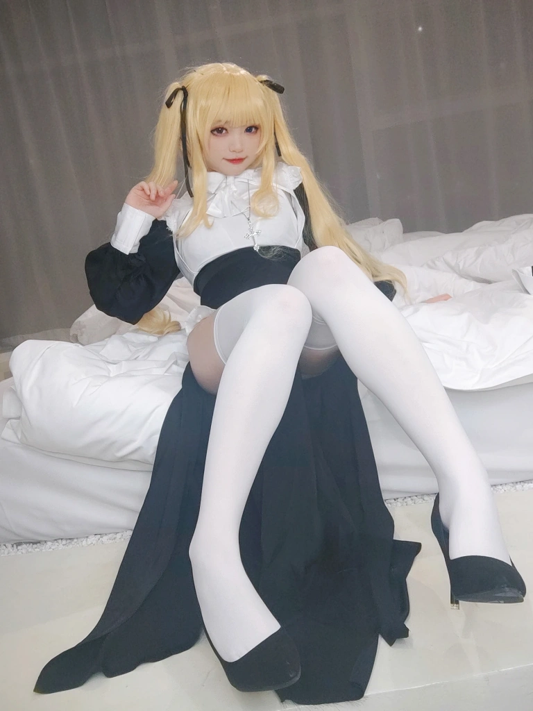 神沢永莉《英梨梨修女自拍》主题写真：129张全套美图