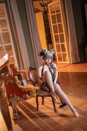 虎森森《黑芭蕾》主题写真：15张全套美图