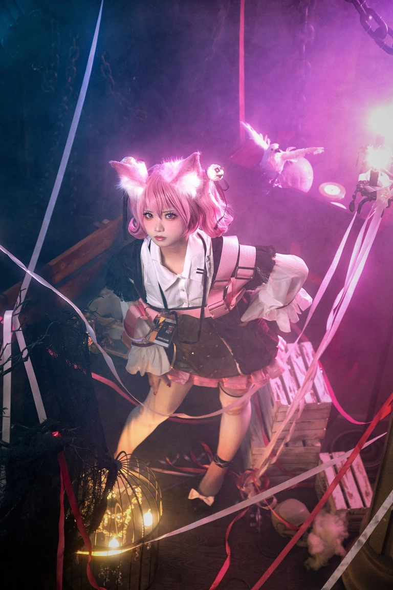 伊喵君《明日方舟 巫恋》主题写真：18张全套美图