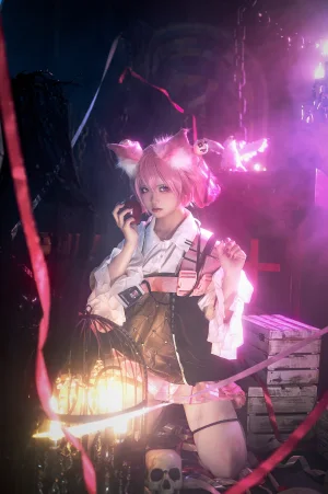 伊喵君《明日方舟 巫恋》主题写真：18张全套美图
