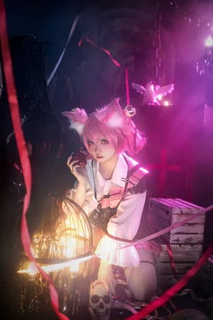 伊喵君《明日方舟 巫恋》主题写真：18张全套美图