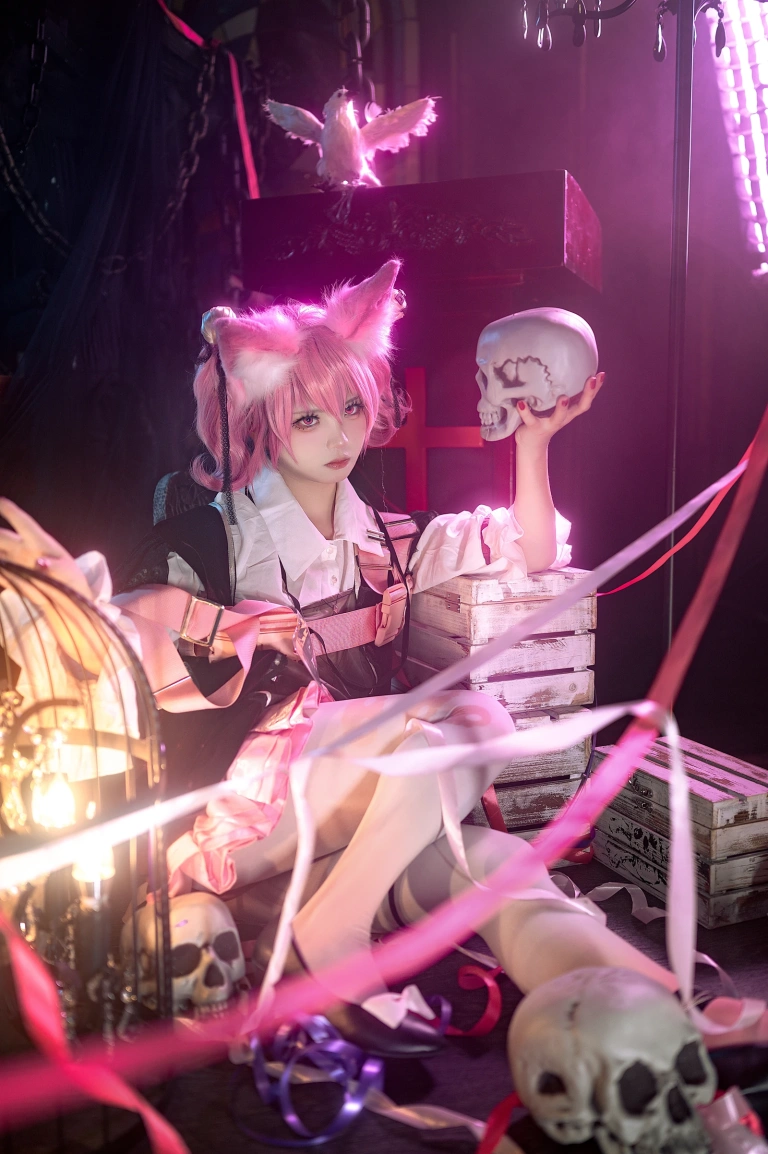 伊喵君《明日方舟 巫恋》主题写真：18张全套美图