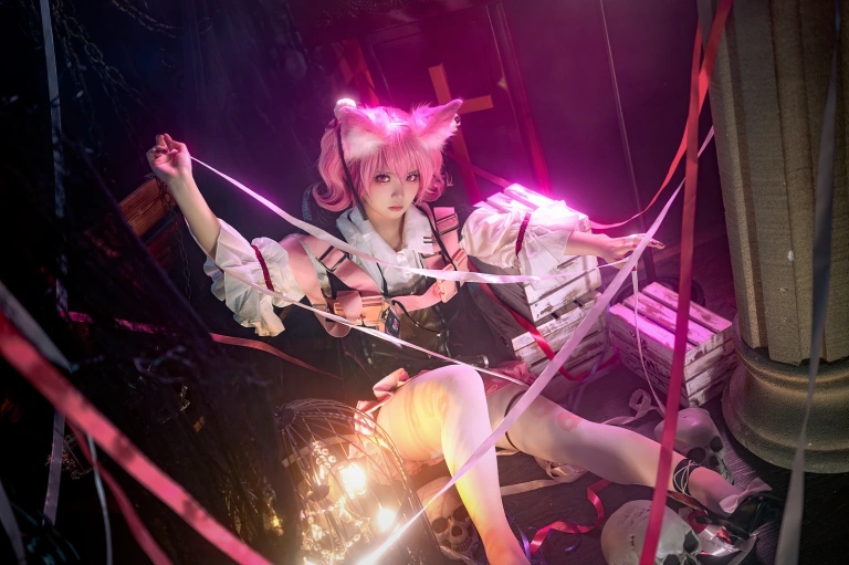 伊喵君《明日方舟 巫恋》主题写真：18张全套美图