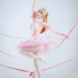 是一只熊仔《后辈酱》主题写真：20张全套美图