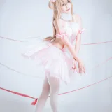 是一只熊仔《后辈酱》主题写真：20张全套美图
