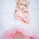 是一只熊仔《后辈酱》主题写真：20张全套美图