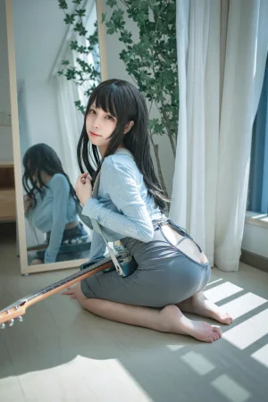 三無人型《吉他妹妹》主题写真：24张全套美图