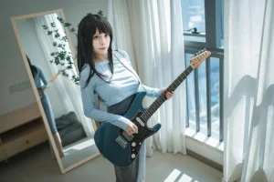 三無人型《吉他妹妹》主题写真：24张全套美图