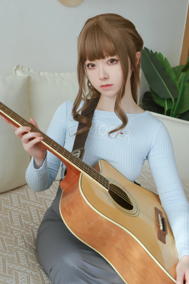 朝霧愛《吉他妹妹》主题写真：26张全套美图