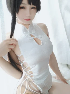 小仓千代《旗袍》主题写真：28张全套美图