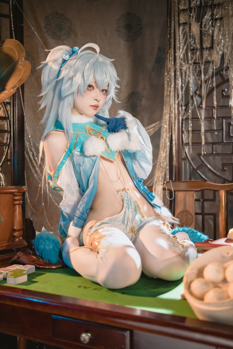 矢量鱼《少女前线 芙洛伦·妙手回春》主题写真：31张全套美图